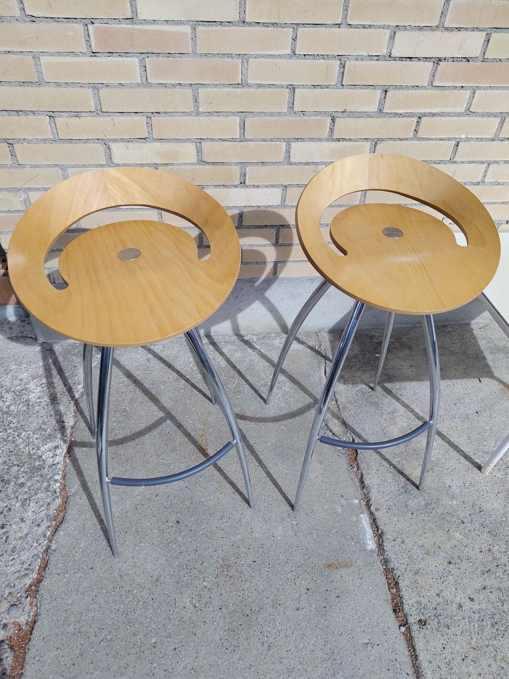 Tabourets: Zwei hübsche Hocker – D'occasion à Embrach par Belrupt 1