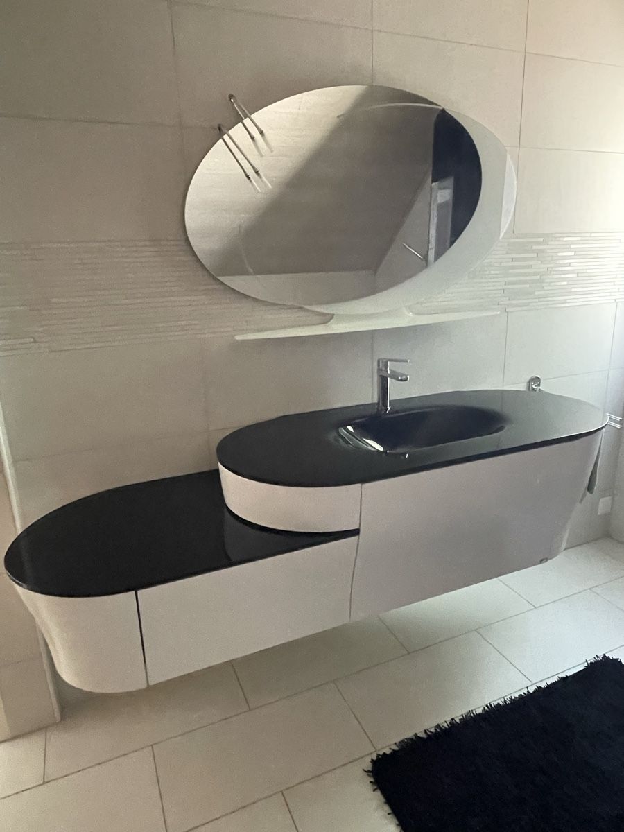 Badezimmermöbel: Meuble de salle de bains avec miroir – Gebraucht aus Colombier NE von mistigris007 1
