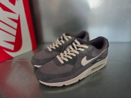 Nike Air Max 90 PRM Iron Grey in Grösse 42.5, Modell HJ3989
