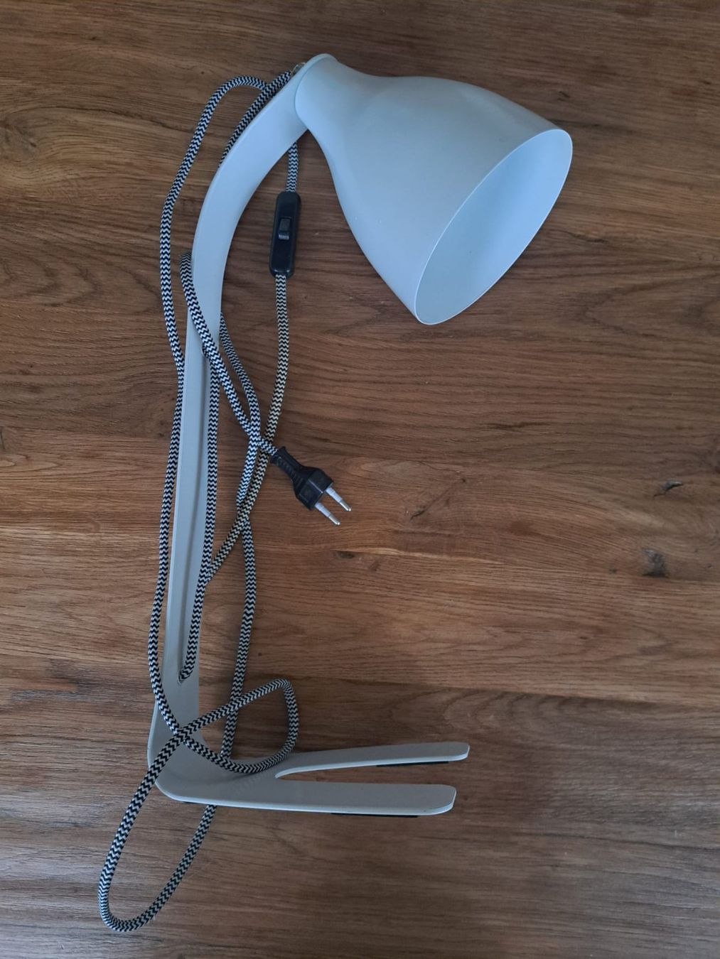 Lampen: Weisse Designer-Tischlampe – Gebraucht aus Wolfhausen von Dragons01