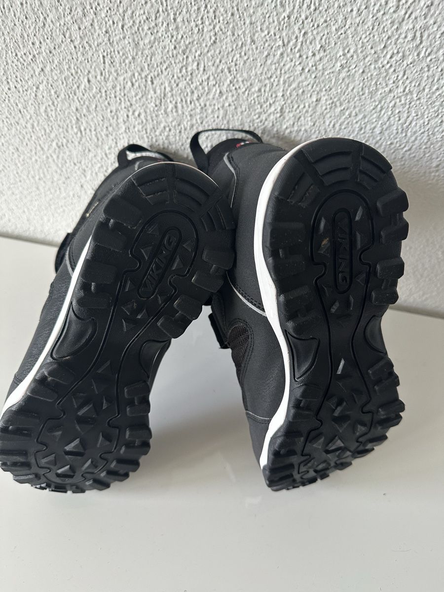 Scarpe da uomo: Gefütterte Snowboots, neuwertig – Usato da Männedorf venduto da Ewallstreet 3