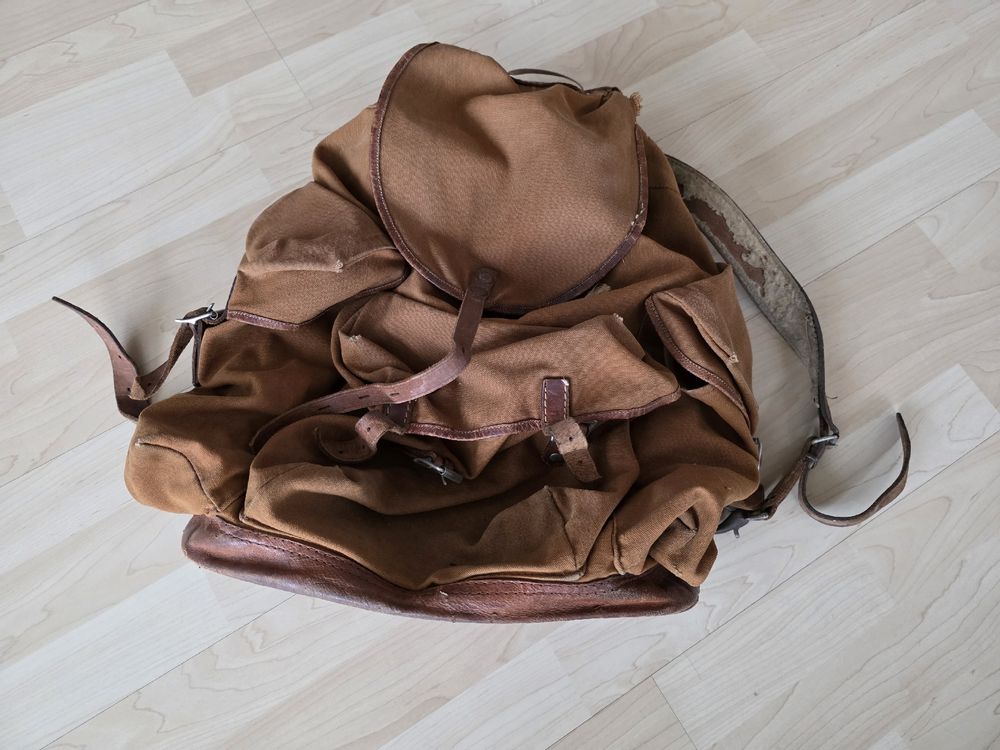 Vintage Canvas-Rucksack, Lederdetails, sehr alt (Gebraucht) in Suhr für ...