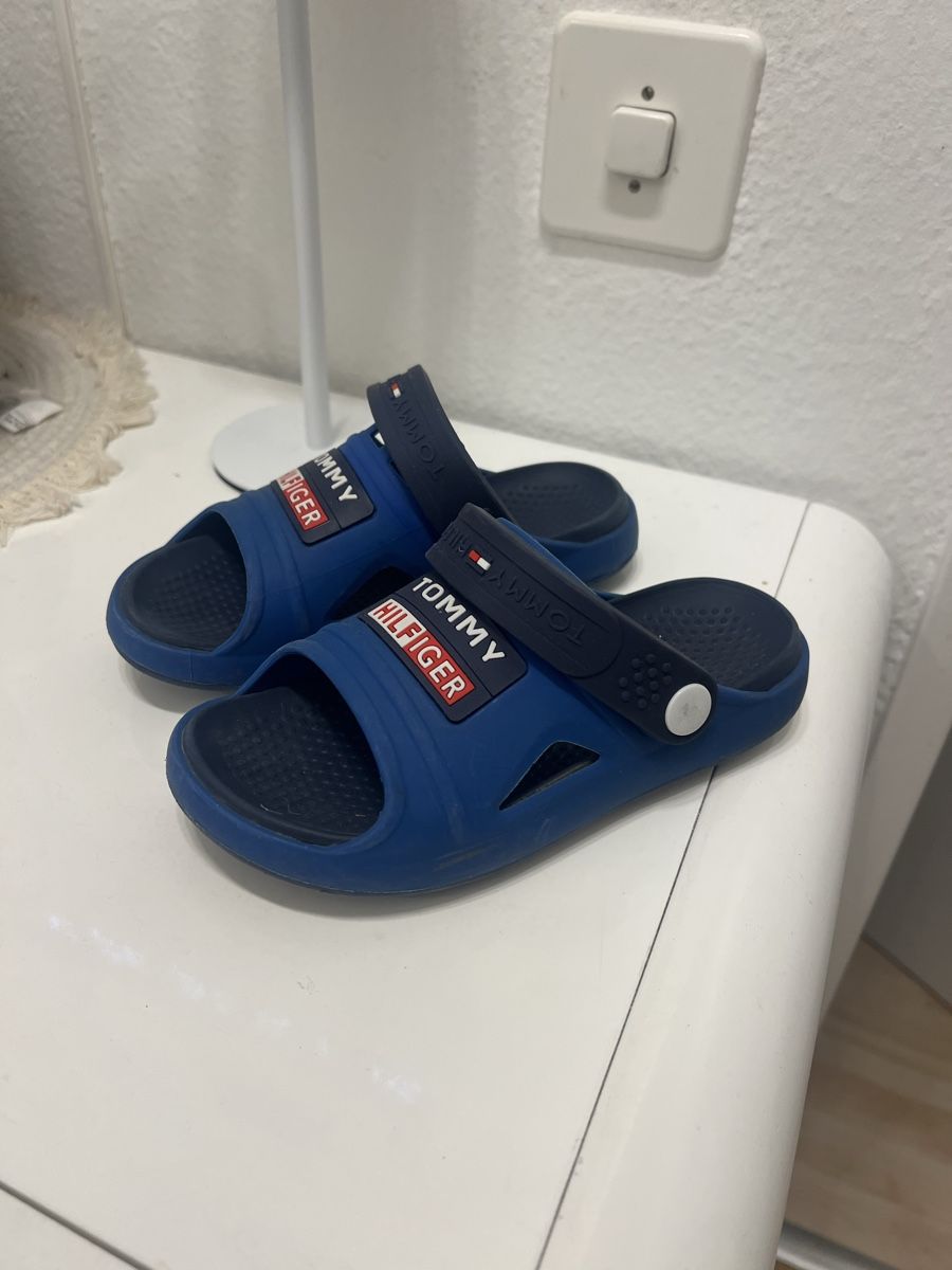Tommy Hilfiger Scarpe per ragazzi: TOMMY BADE SCHLAPPEN/SANDALEN GR 29 – Usato da Basel venduto da theo-g77