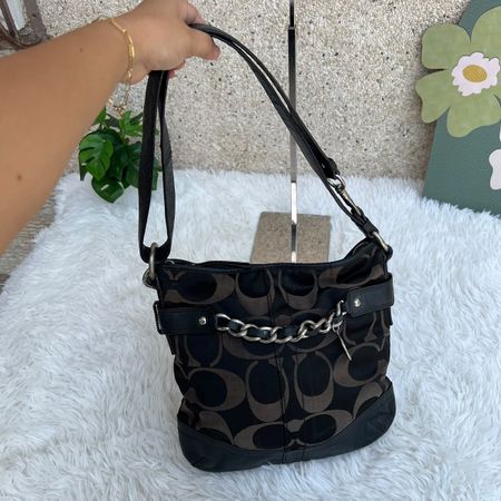 Tasche Coach C-Muster schwarz mit Kette Handtasche Frau 29x2