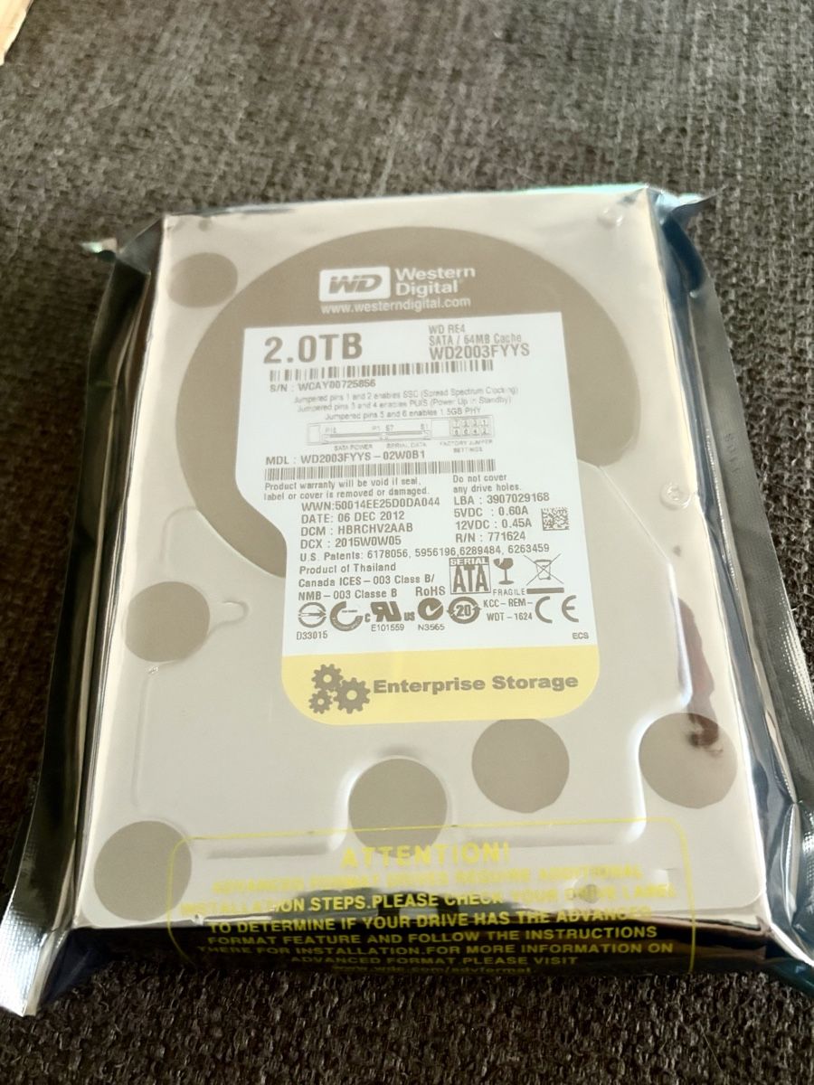 Western Digital Dischi rigidi: Western Digital 2TB Enterprise Storage HDD WD2003FFYS – Nuovo e nell'imballaggio originale da Viganello venduto da CrystaI