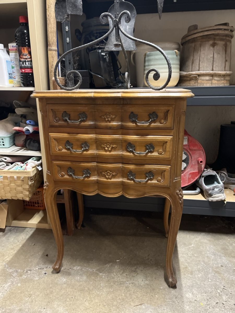 Commodes: Antike Kommode – D'occasion à Binningen par rde_rnw9