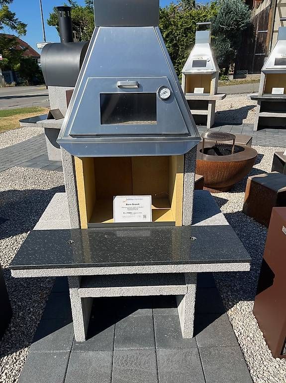 Griglie: Gartencheminée Bern Granit mit Backfach Ausstellmodell – Usato da Safnern venduto da baehler_cheminees_AG