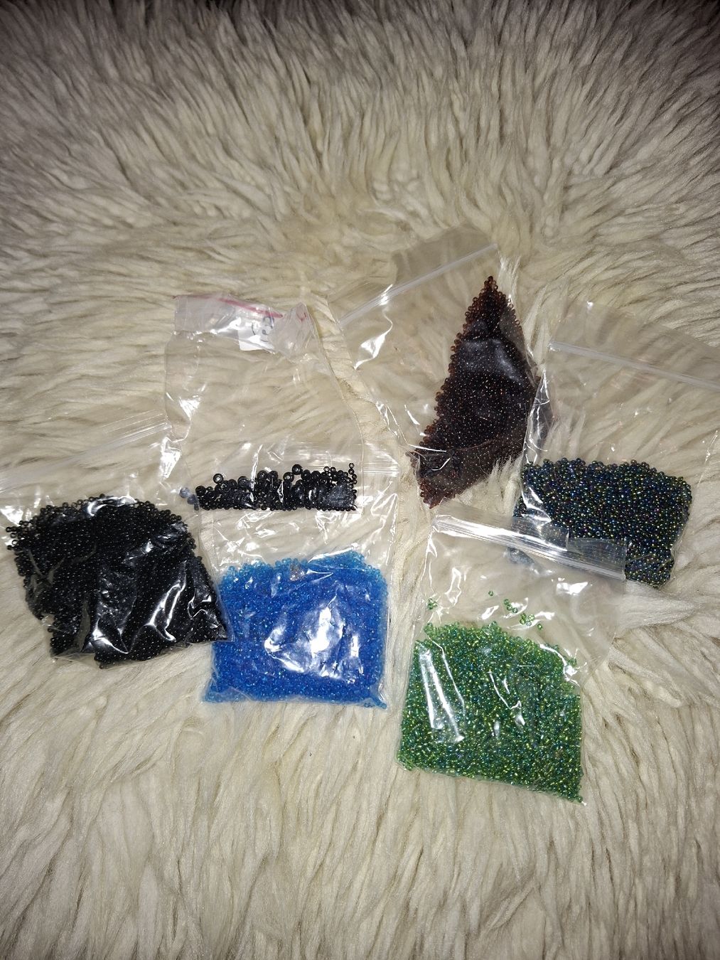 Perlen (unechte): Lot de perles de rocaille multicolores – Neu und originalverpackt aus Vevey von Manatee29 1