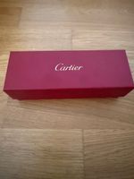 Boite Cartier rouge avec emballage intérieur.
