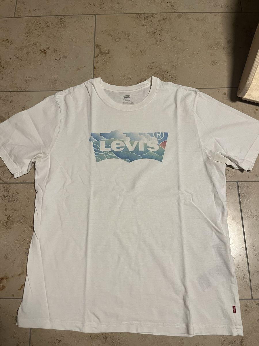 Levi's T-Shirts: Levi‘s T-Shirt Gr. M – Gebraucht aus Zollikerberg von LLV