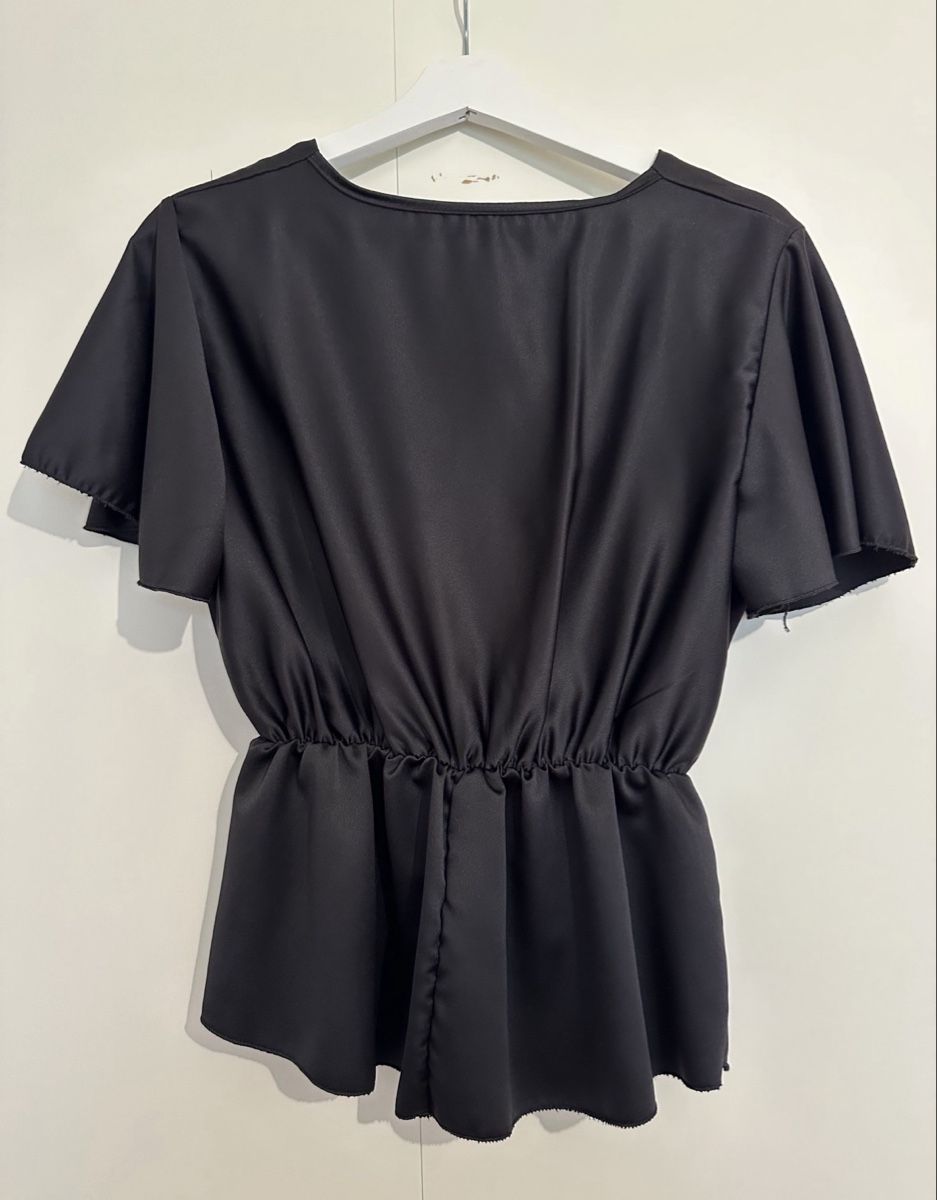 Chemisiers: Black Blouse with Flutter Sleeves Size S New – Neuf (Voir description) à Luins par vvs_7kqr 2