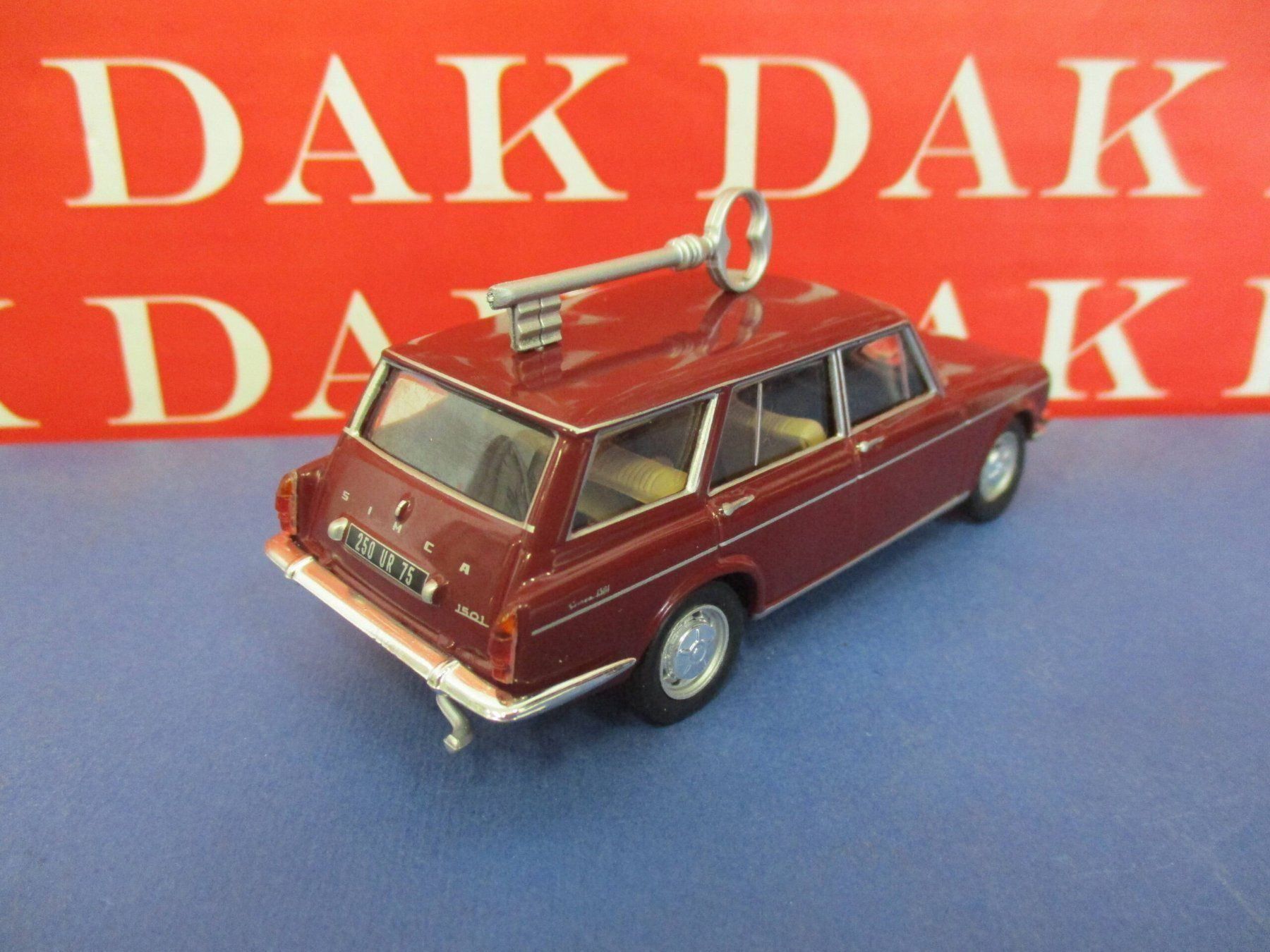 Simca Modellautos: Simca 1501 Special Break Phase III 1972-1976 dunkelrot – Neu und originalverpackt aus Gerlafingen von espero88 2
