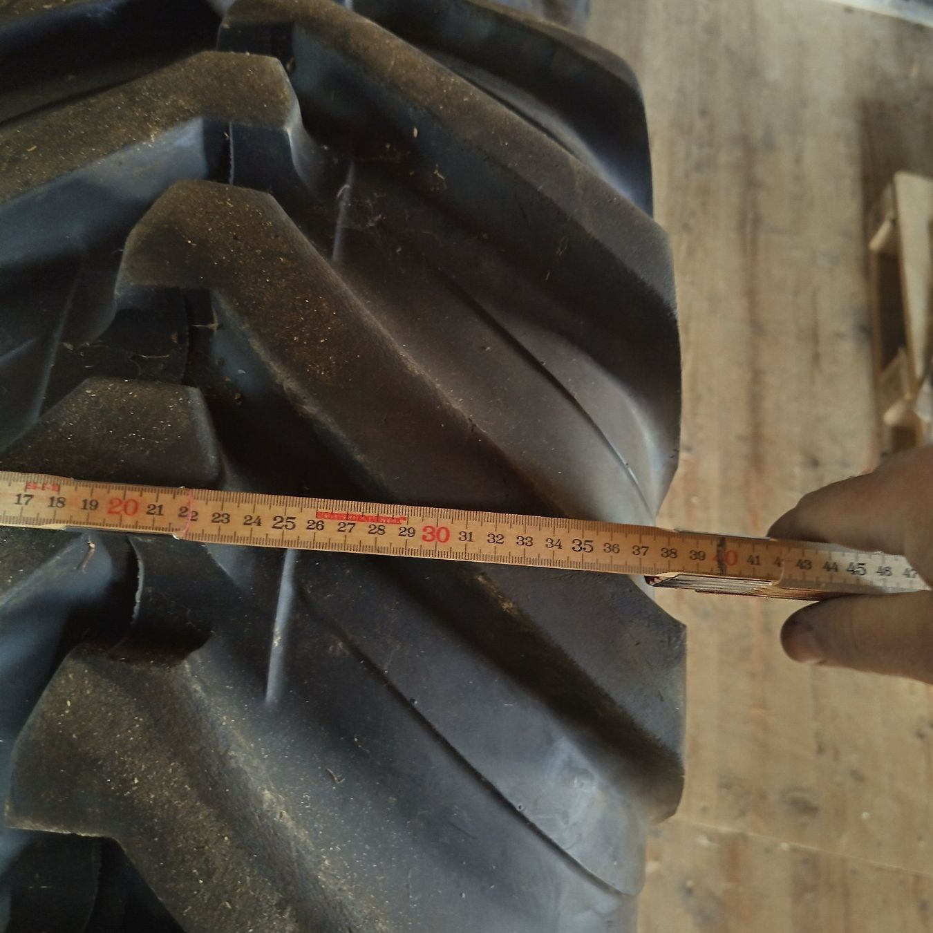 Trattori: Pneu 420/75 R20 – Usato da Herisau venduto da kobiza 3
