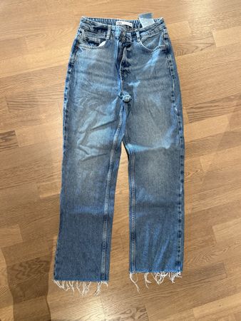 Jeans Zara hoher Bund Grösse EUR 38 neuwertig