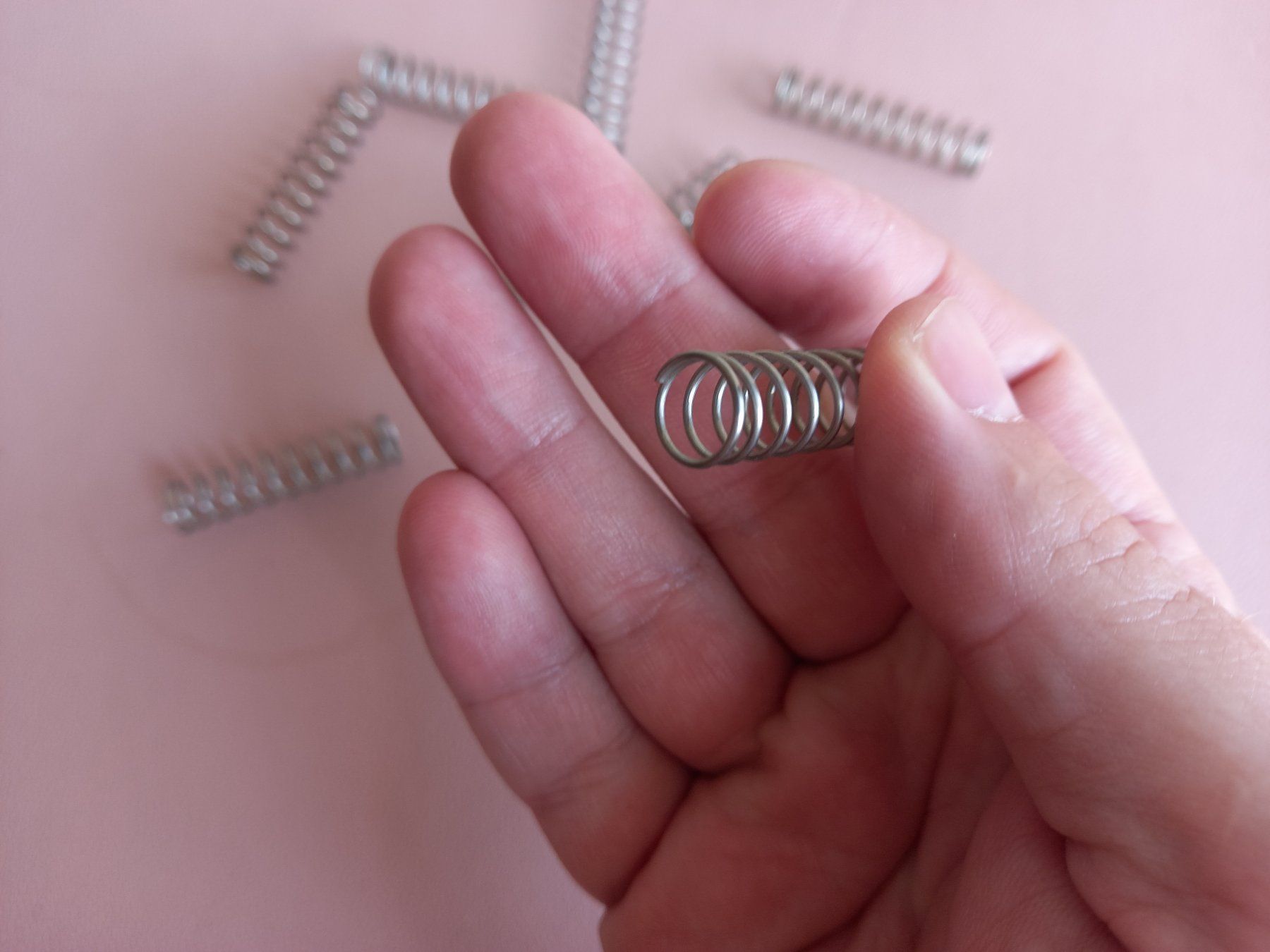 Eisenwaren: 100x Kompressionsfeder Edelstahl 8x40mm - Ressort en inox – Neu (gemäss Beschreibung) aus Bussigny von NATURALO 1