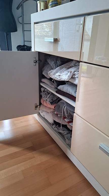 Commodes: Kommode beige/weiss – D'occasion à Wädenswil par cel_zt5w 2