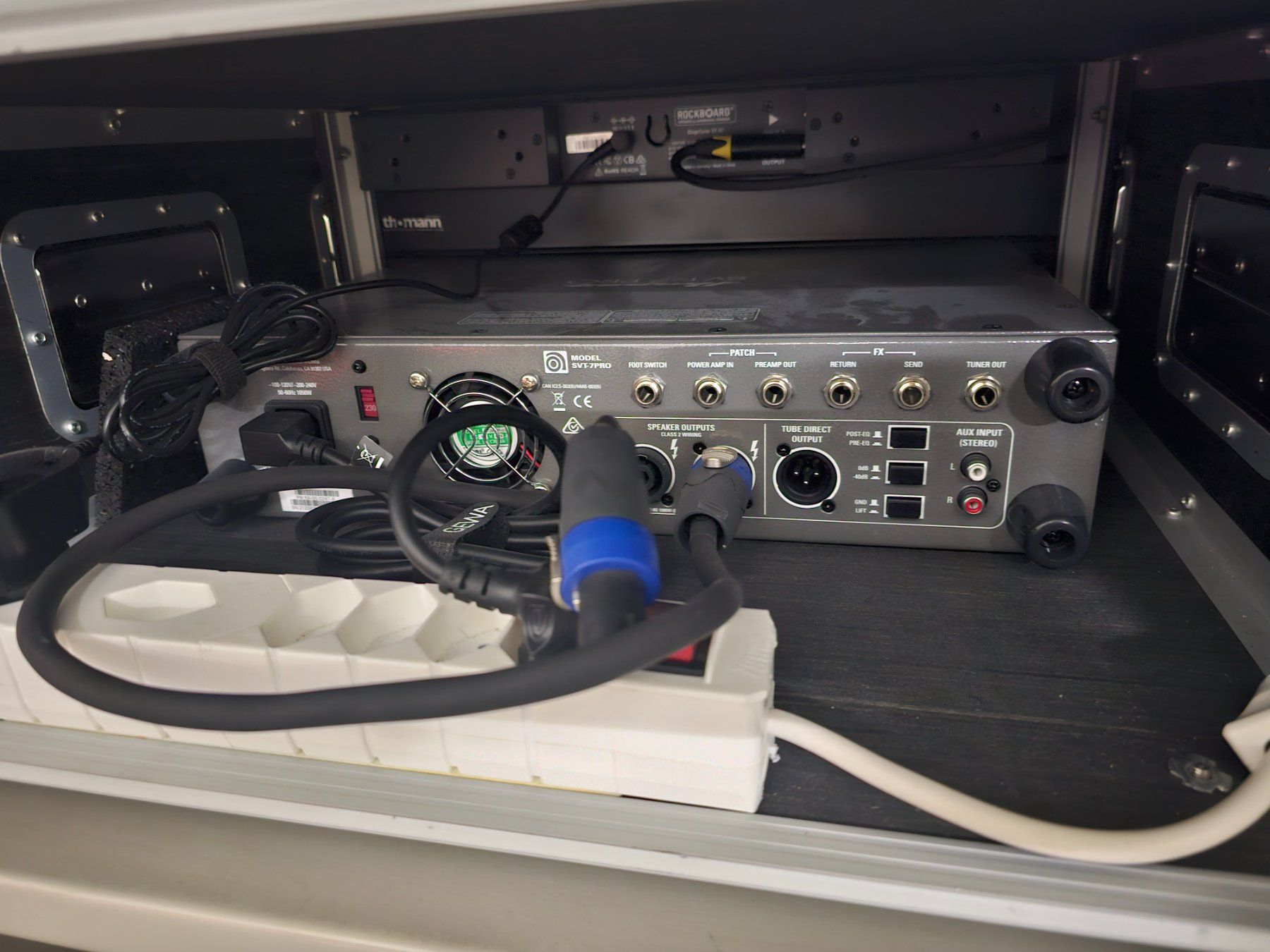 Ampeg Amplificateurs: Amplificatore Ampeg SVT-7 Pro – D'occasion à Gnosca par .NUMA. 2