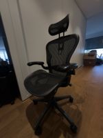 Herman Miller Aeron Chair Classic Graphite + Atlas Headres
