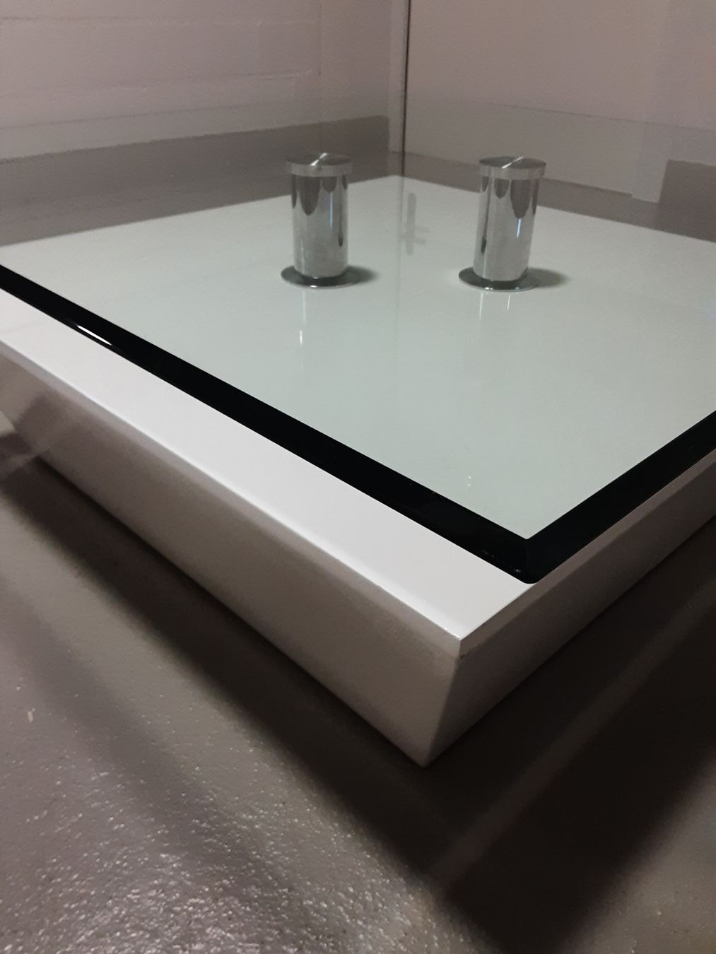 Tavoli: Glas Couchtisch, weiss – Usato da Altdorf UR venduto da Brandli 3