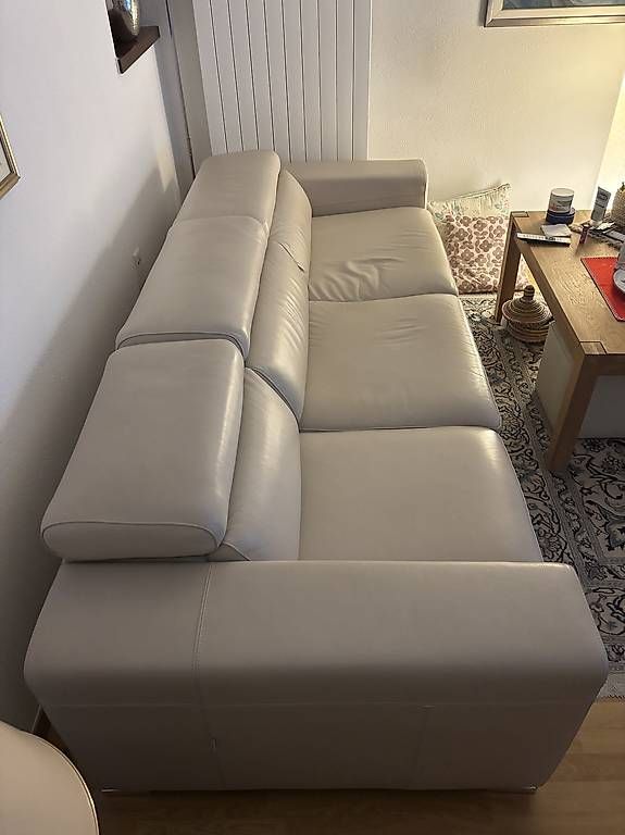 Sofas: Divano in pelle bianca Chateau d'Ax – Gebraucht aus Castione von lea_lvc2