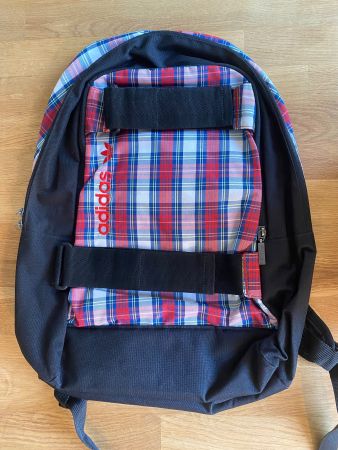 Sac à dos Adidas skater carreaux rouge bleu bon état