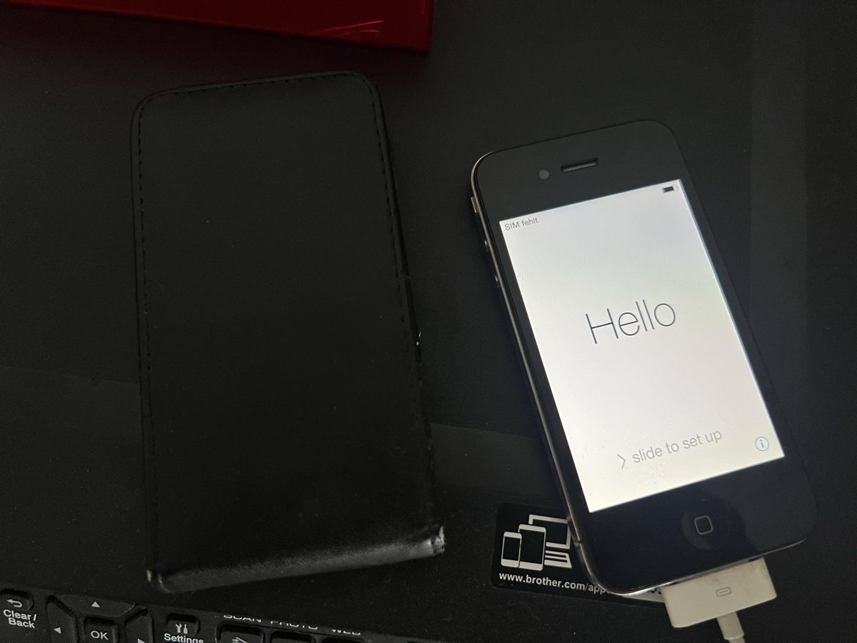 Apple Portables: iPhone 4 Apple mit Hülle und Ladekabel – D'occasion à Schongau par Retro_Shop