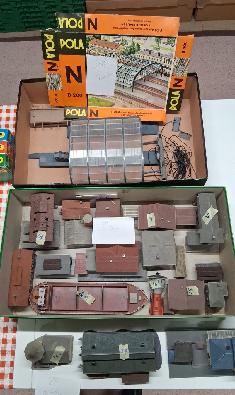 Modelleisenbahnen: LOCOMOTIVE E CASE PER FERROMODELLISMO – Gebraucht aus Pregassona von lez_b92y 3