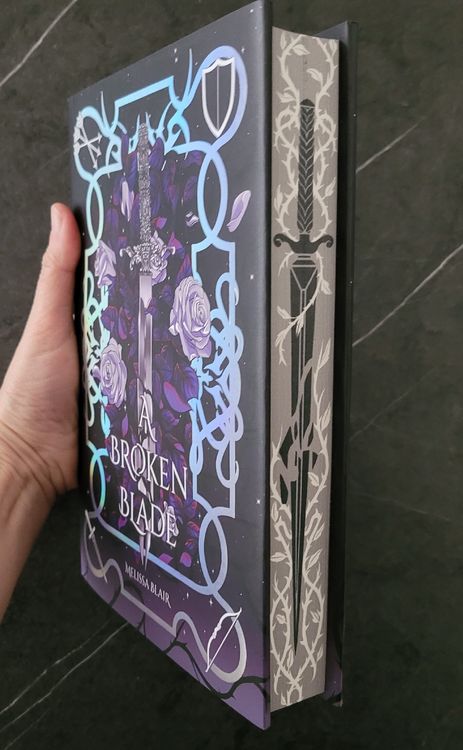 The Bookish Box special signed edition of A Broken Blade (Neu (gemäss ...