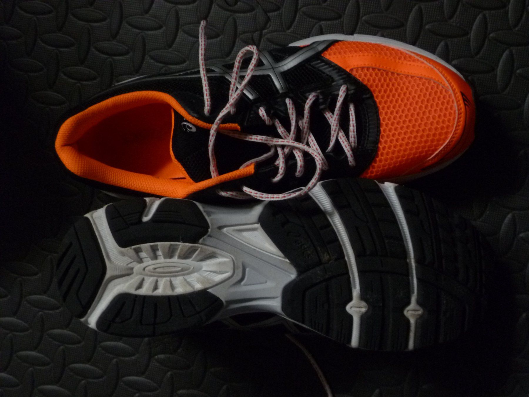 Asics Herrenschuhe: ASICS SPORTSCHUHE GR. 45 – Neu (gemäss Beschreibung) aus Safenwil von universum78 1