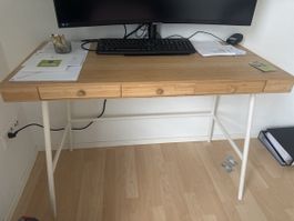 office/gaming wood table good condition 