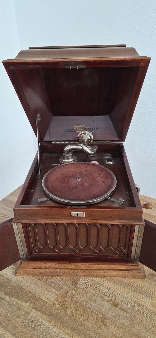 Giradischi: Gramophone ancien Chanteclair – Usato da Court venduto da Nisalaber