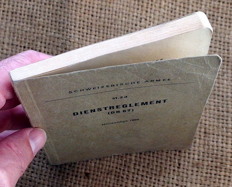 Libri: Dienstreglement DR67 der Schweizer Armee 51.2d - Neuauflage – Usato da Aarau venduto da oldcmp 1