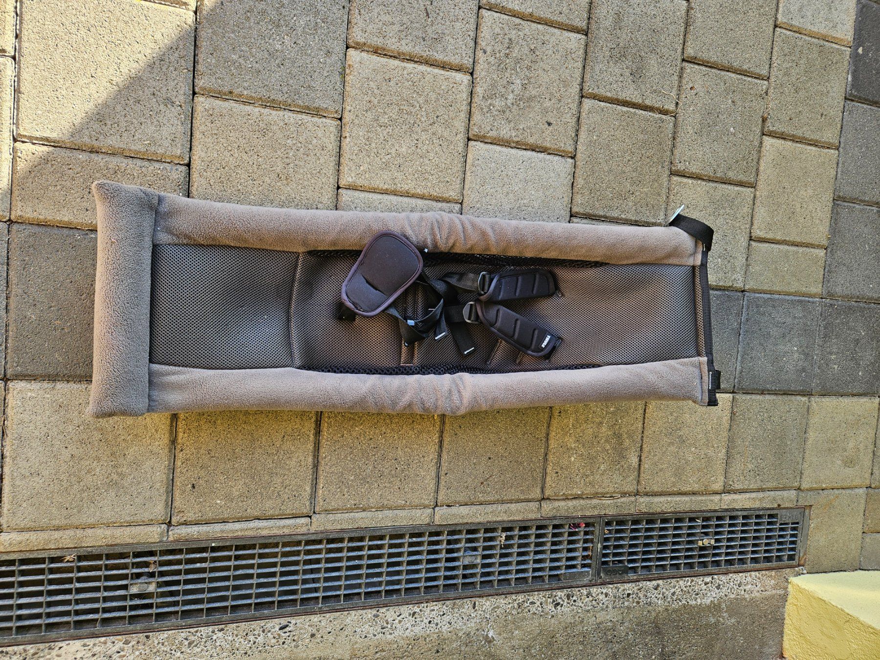 Amache: Thule Infant Sling 2021 – Usato da Neyruz FR venduto da JROL