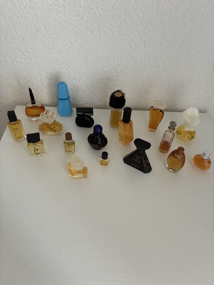 Profumi & Eau de Toilette: Parfum Miniatures 18 Stück – Usato da Bergdietikon venduto da parfume