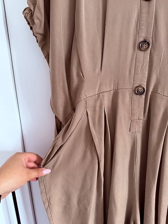 Tute: ZARA JUMPSUIT MIT V-AUSSCHNITT – Usato da Zollikofen venduto da lili.j 3