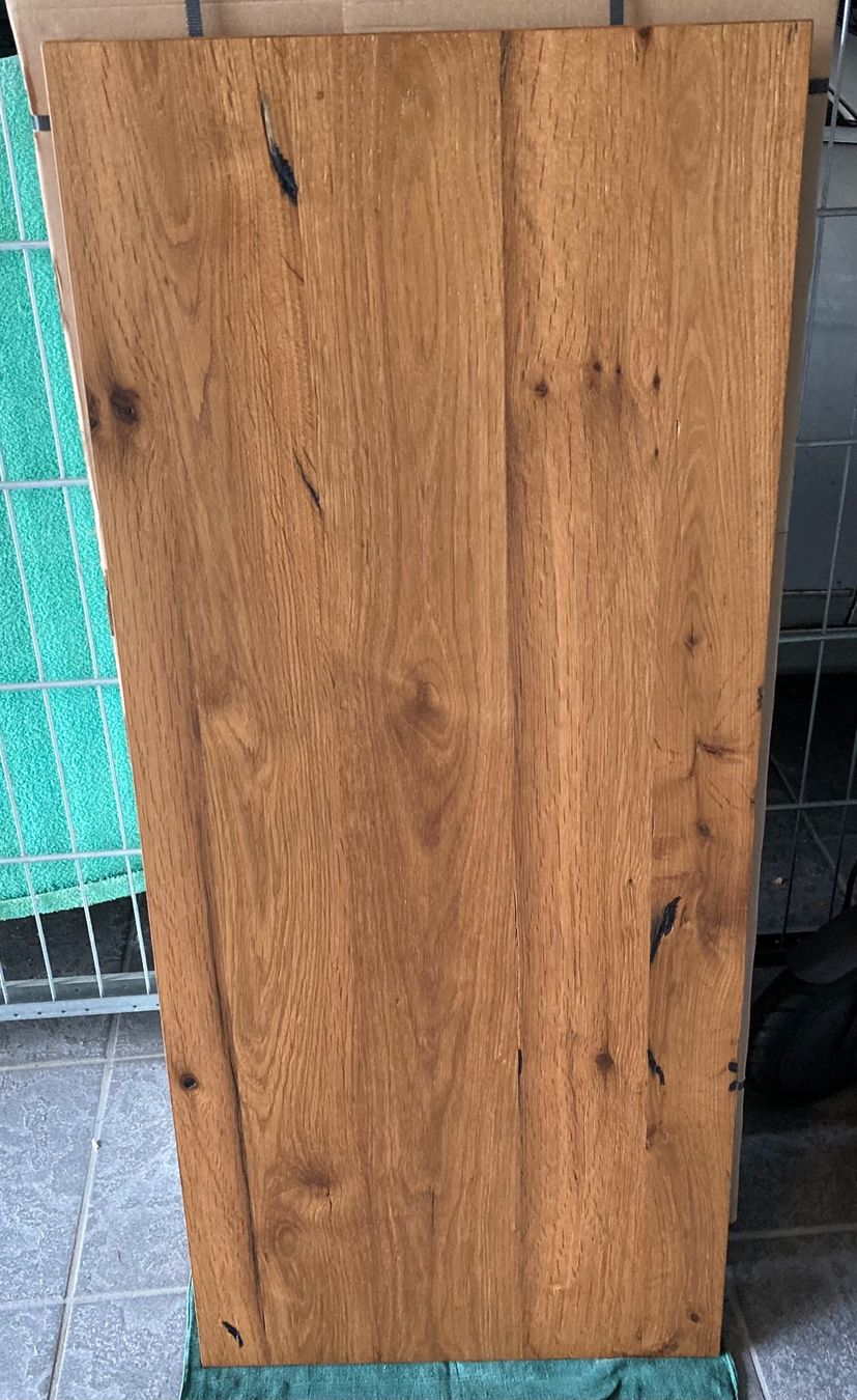 Articoli in legno: Furnierte Eichen-Platte, geölt, neuwertig – Usato da Nussbaumen AG venduto da car_7b54 1