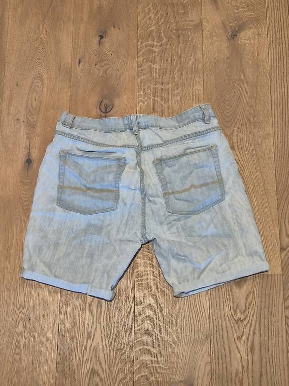 Jeans: Asos Jeans-Shorts Grösse 34 – Gebraucht aus Embrach von pet_vm5r 1