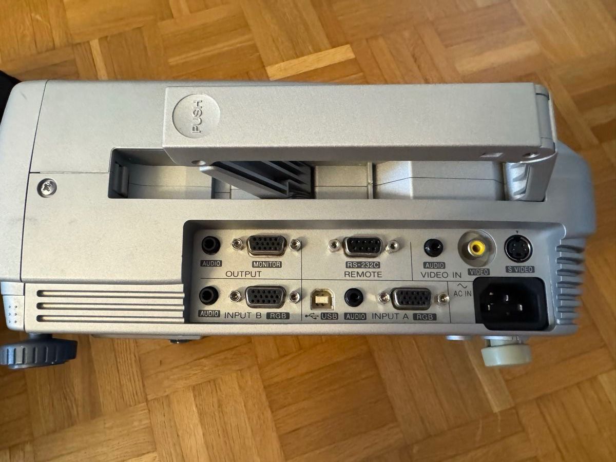 Sony Proiettori: Sony Beamer VPL-PX11 – Usato da Luzern venduto da MsArcal 3