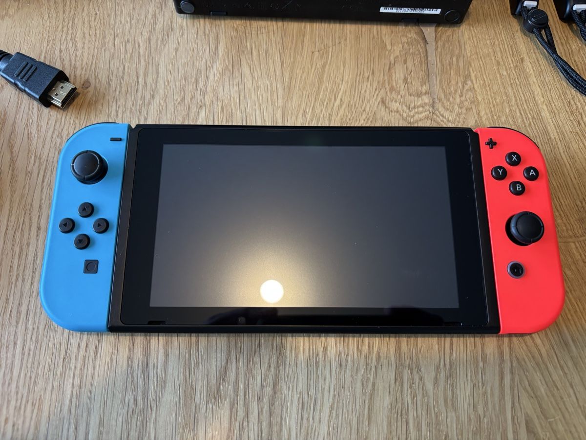 Nintendo Consoles: Nintendo Switch 1 V2 - Console complète avec accessoires! – D'occasion à Vallon par Hugues109 1