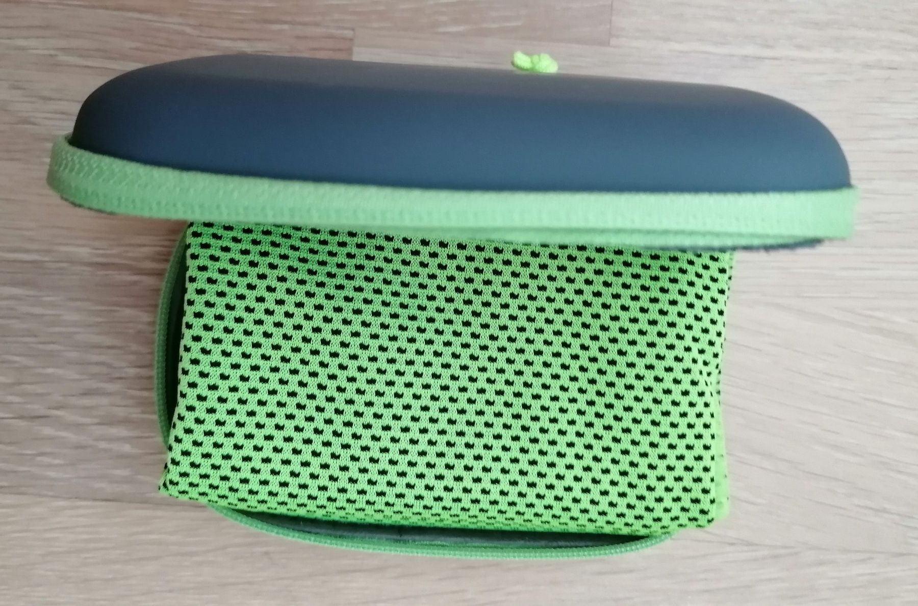 Teli da bagno: Microfaser Kühltuch im Etui, Hellgrün 28 x 85cm, NEU – Nuovo e nell'imballaggio originale da Rümlang venduto da TRICE67 3
