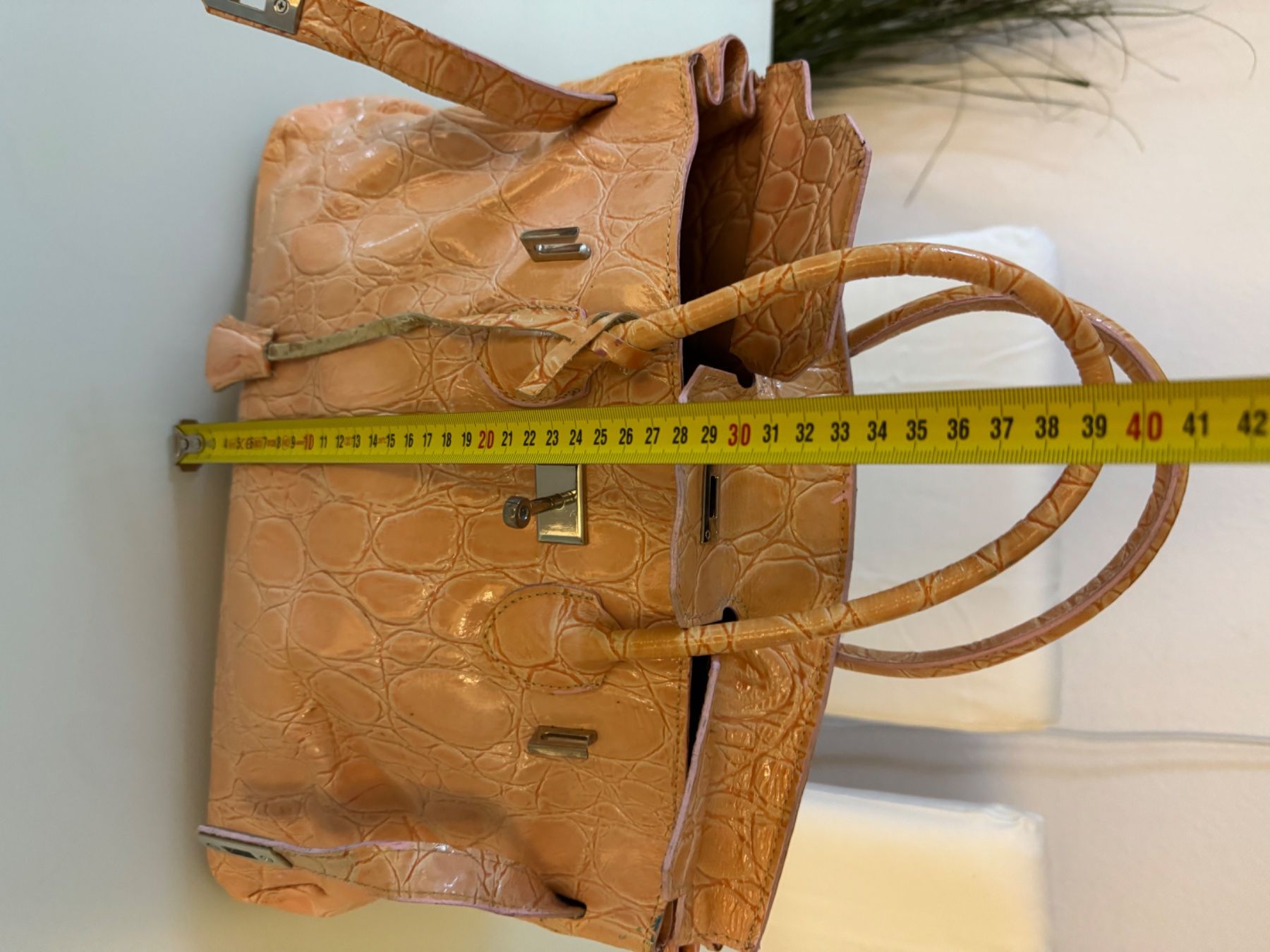 Taschen für Damen: Handtasche Designer preiswert Tasche PUDER – Gebraucht aus Adliswil von Jessik0 1