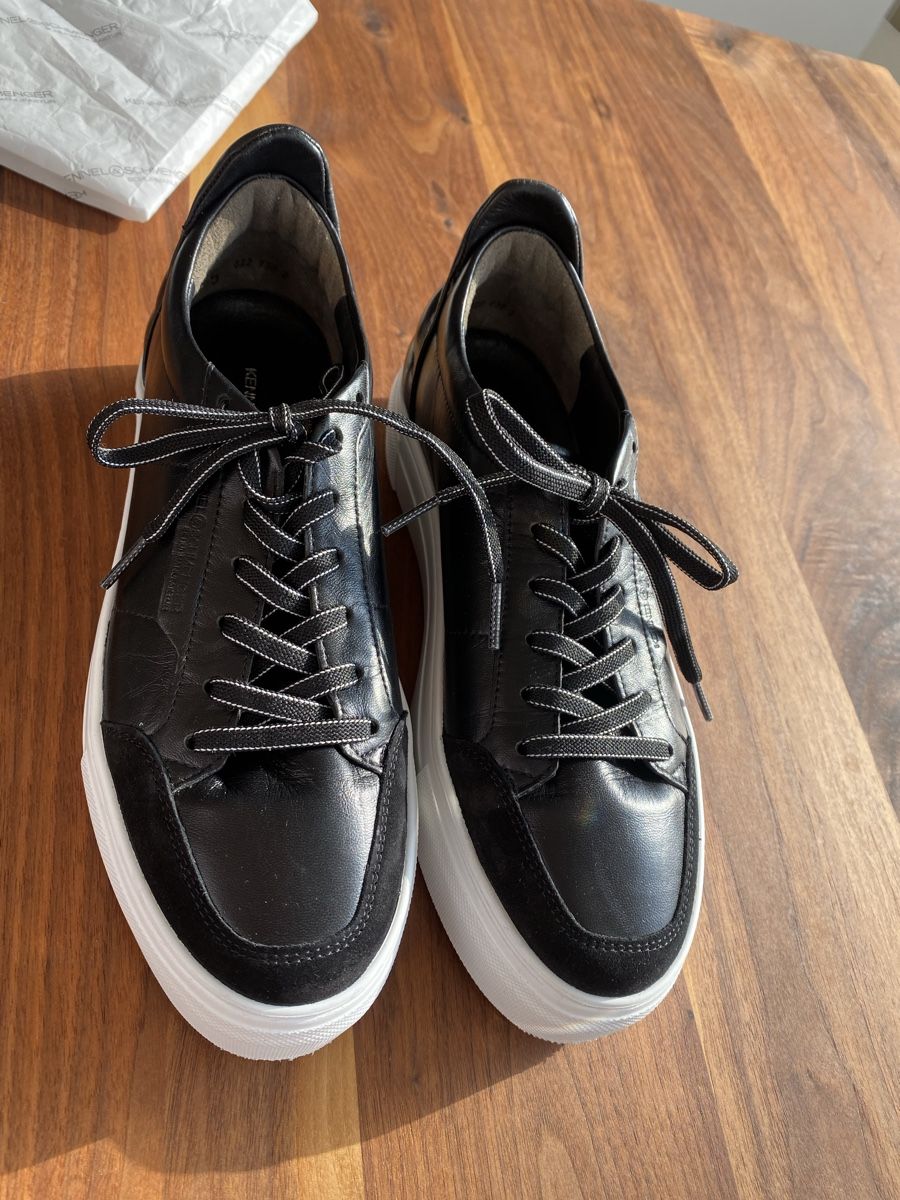 Scarpe da donna: Sneakers Damen schwarz Gr5 – Usato da Muhen venduto da Sonnenerbse 1