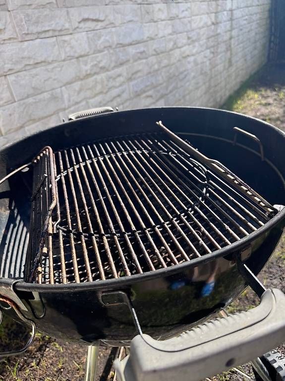 Altro per la casa: Weber Kugelgrill Ø57 mit Deckel & Thermometer – Usato da Reinach BL venduto da Enodel 3