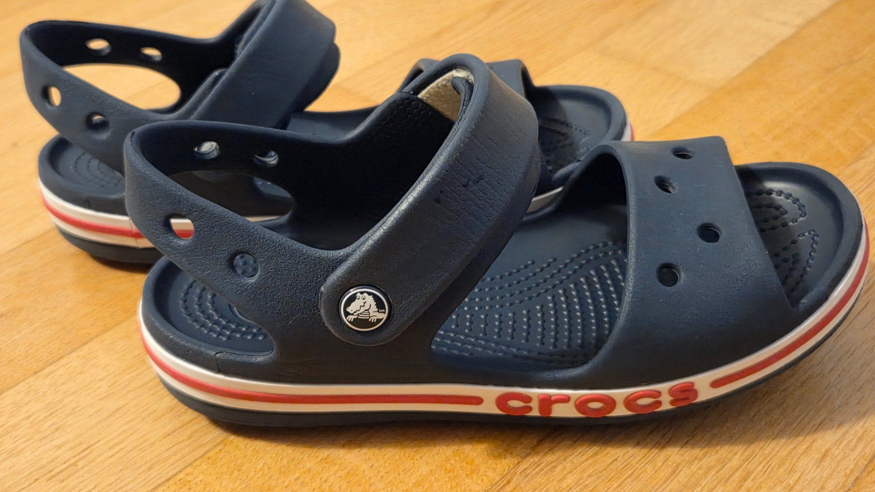 Crocs Scarpe per ragazzi: Crocs Kinder Sandale Grösse C13 30/31 – Usato da Uitikon Waldegg venduto da UitiZH