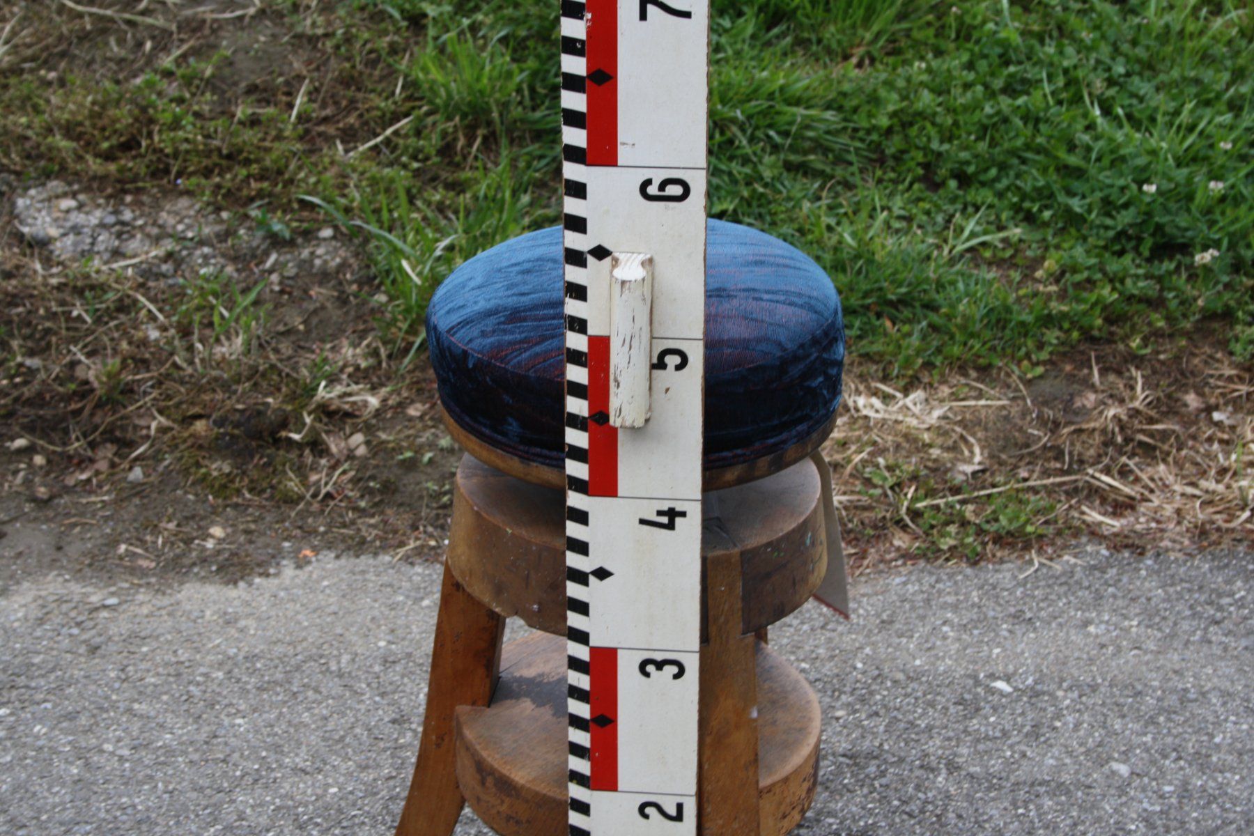 Hocker: DREHHOCKER HOCKER HOLZ ANTIK MIT HOLZGEWINDE – Gebraucht aus Wauwil von Pneuedy 5