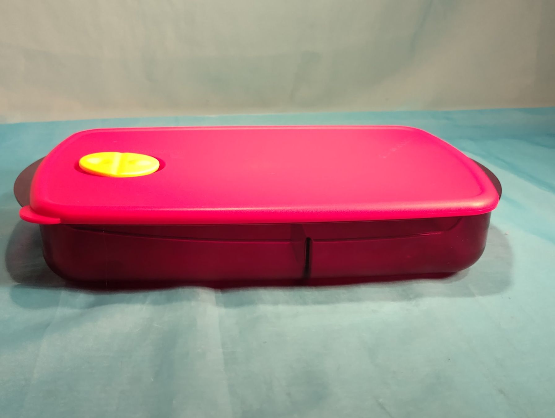Tupperware Contenitori & Simili: Tupperware Mikrowellen Behälter, rot, 3 Abteile – Usato da Bellach venduto da JingleCherry 1