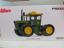 JOHN DEERE 7520 SCHLEPPER  1:32  PRÄZISION MODELL SCHUCO RES