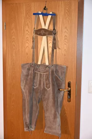 Schöne Lederhose kurz