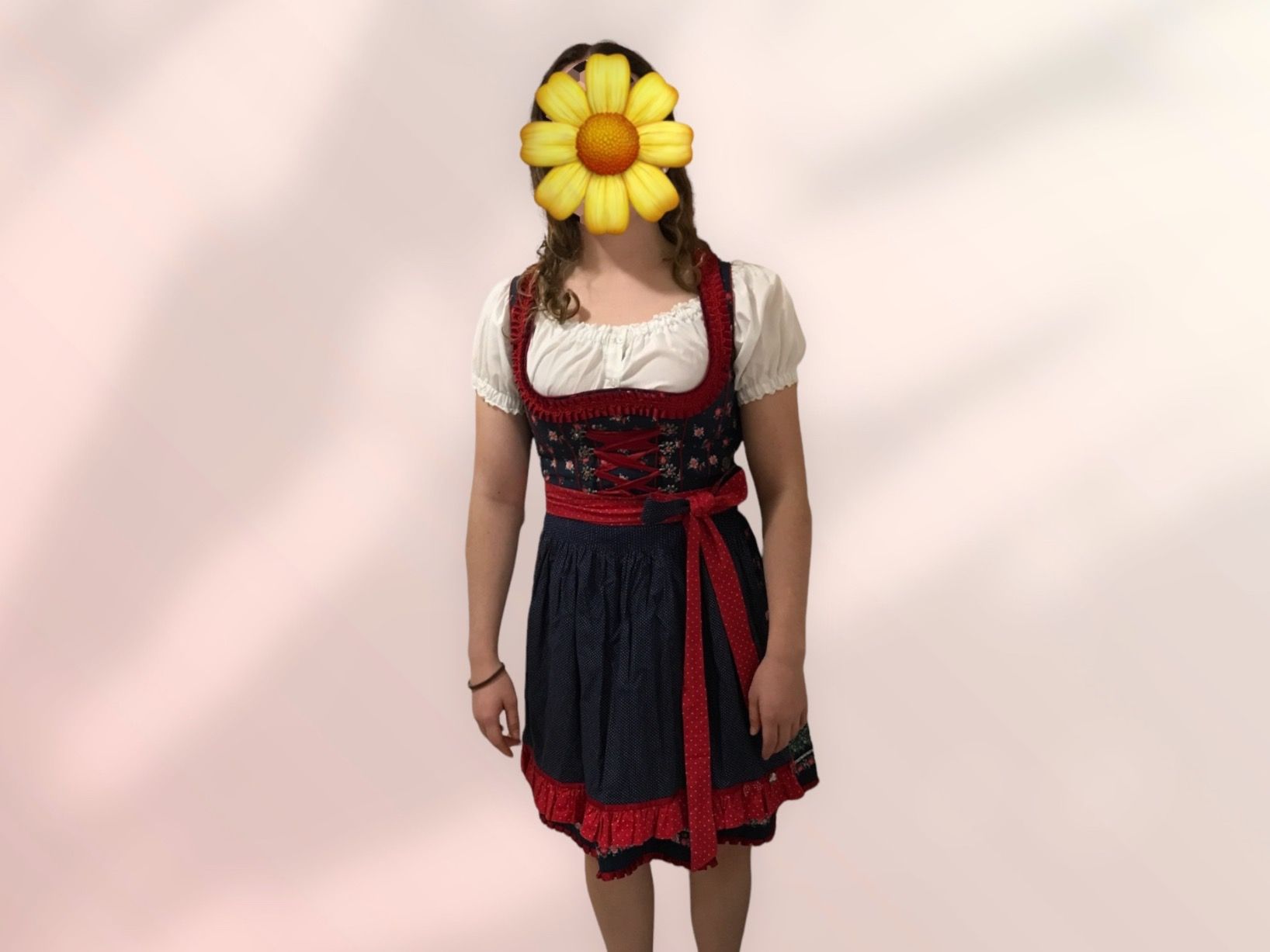 Kleider: Jugenddirndl Mario Grösse 36 ohne Bluse – Gebraucht aus Wagenhausen von vintagesecondhand