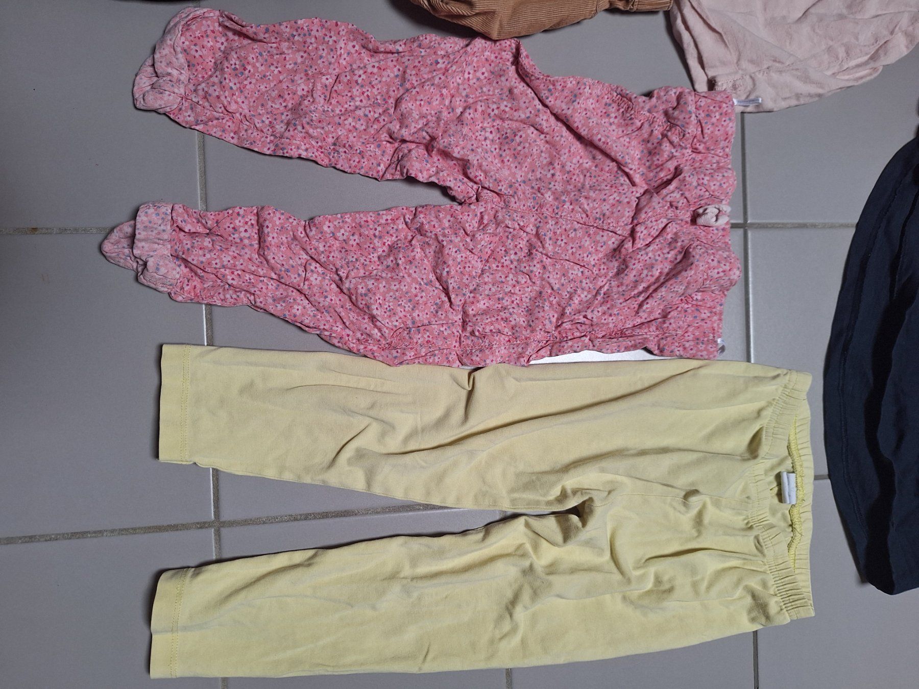 Lotti & Set di vestiti: Kleiderset 92 (5 Teile) – Usato da Sissach venduto da Nothing123 2